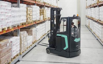 What’s the Difference Between Counterbalance Forklifts and Reach Trucks?